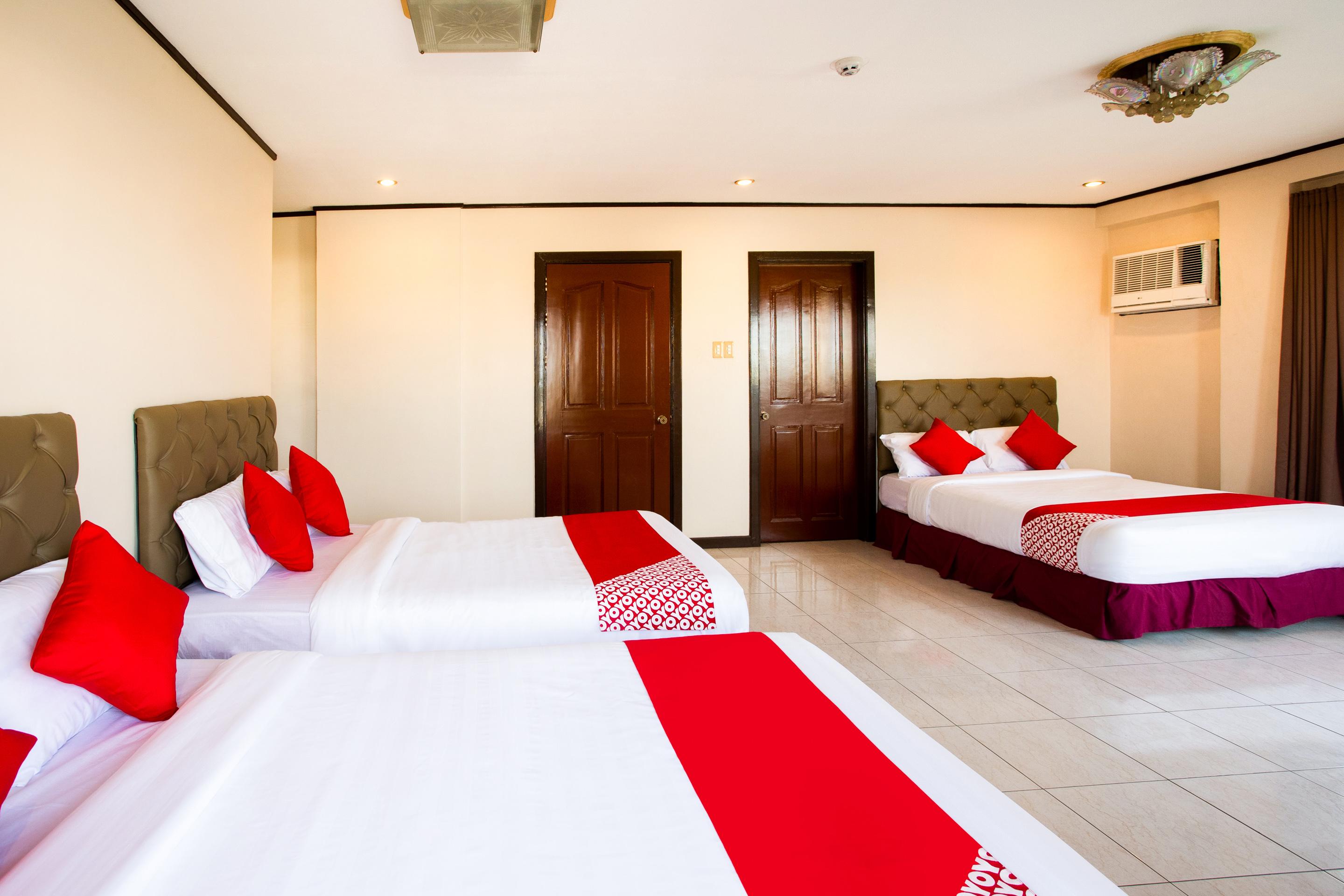 Oyo 414 Humberto'S Hotel Davao City Esterno foto