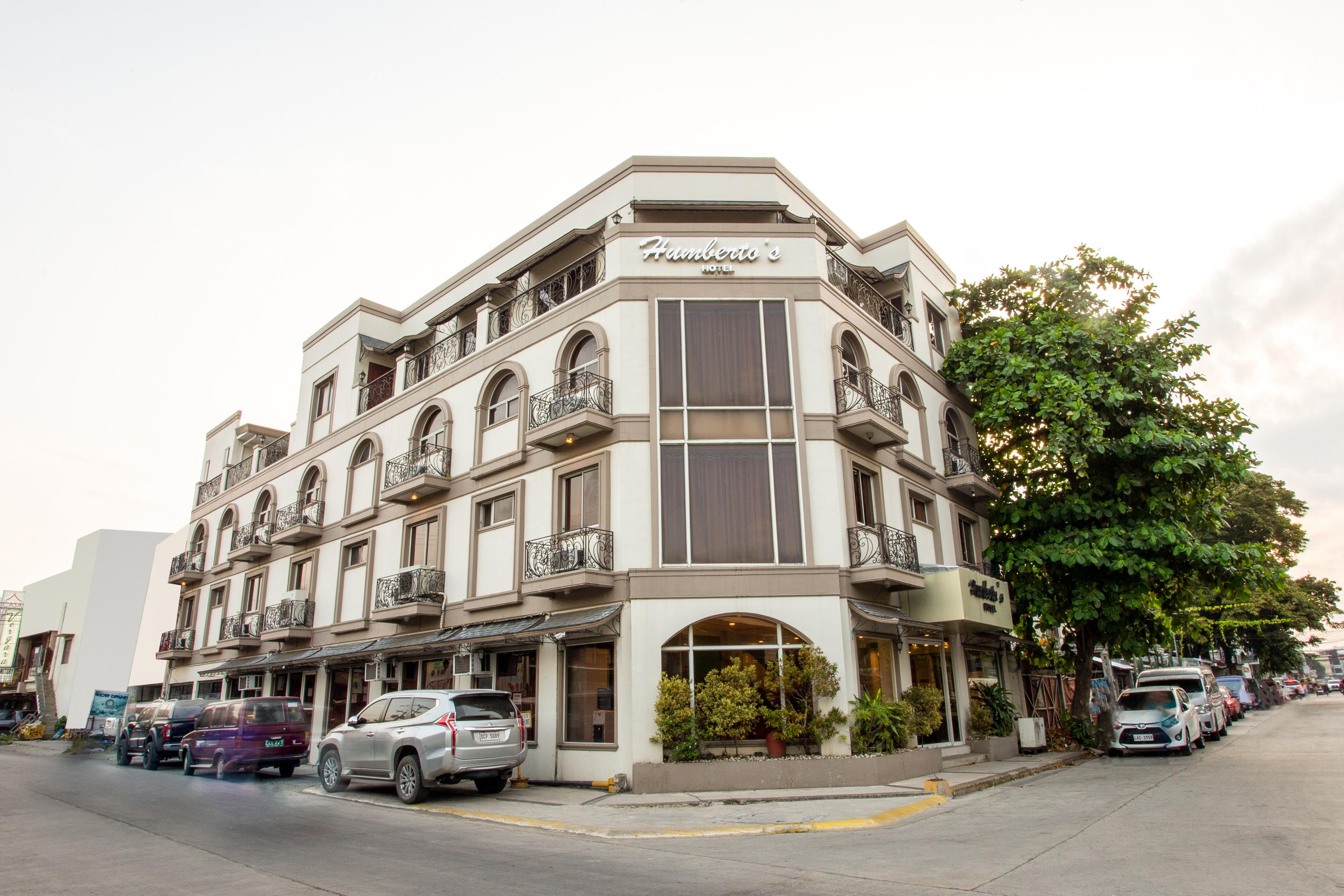 Oyo 414 Humberto'S Hotel Davao City Esterno foto