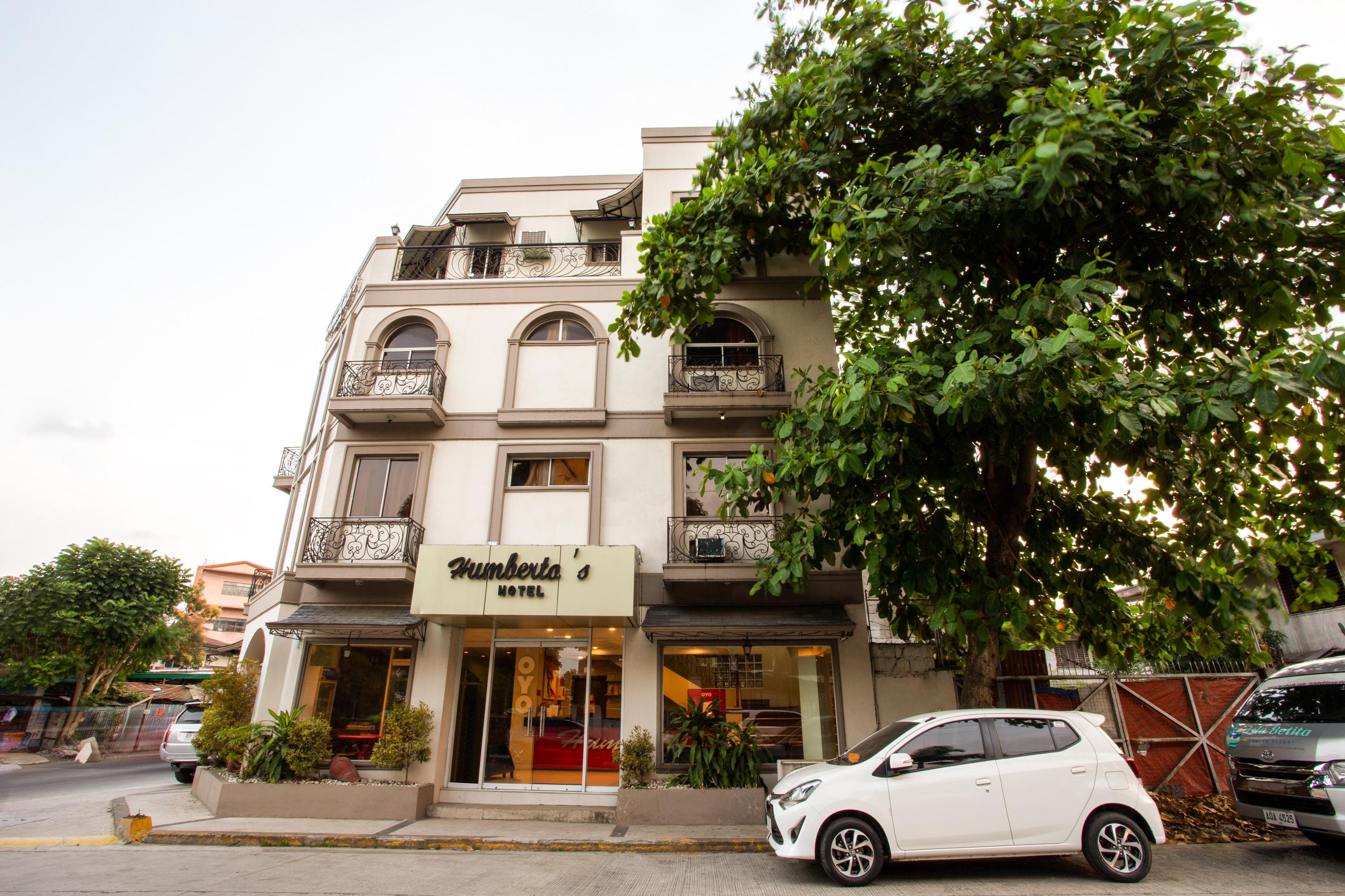 Oyo 414 Humberto'S Hotel Davao City Esterno foto