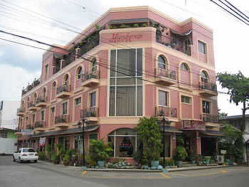 Oyo 414 Humberto'S Hotel Davao City Esterno foto